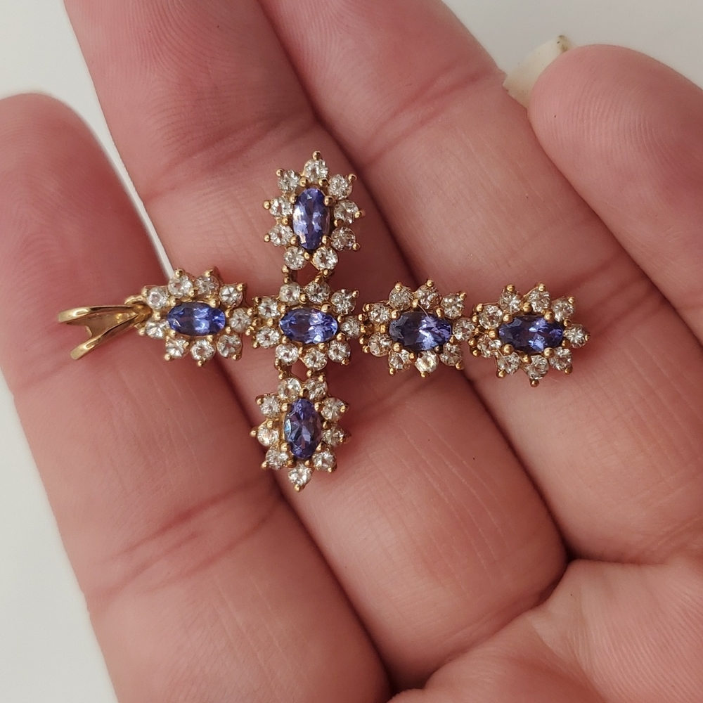 10kt gold Tanzanite cross pendant necklace